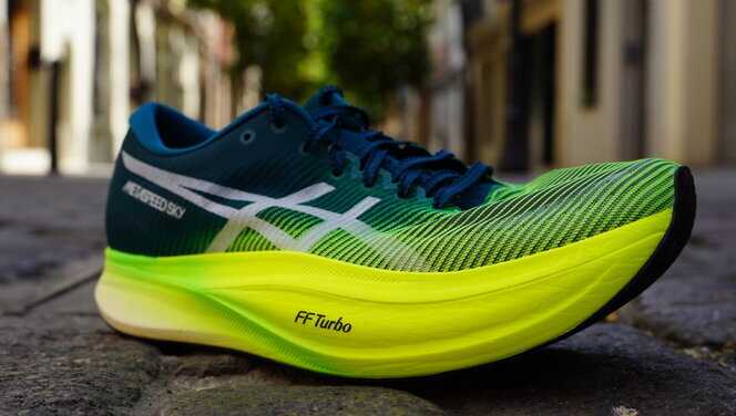 Cuanto cuestan 2024 los tenis asics